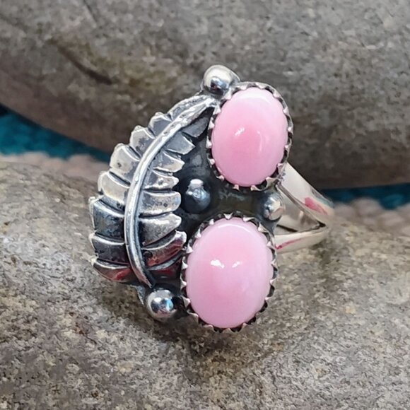 Southwest Sterling Silver Pink Conch Shell Ring w/Flowers Feathers Size 7 - Picture 2 of 6
